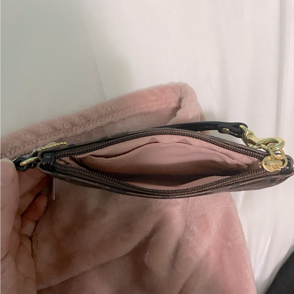 Coach wristlet - Picture 4 of 7